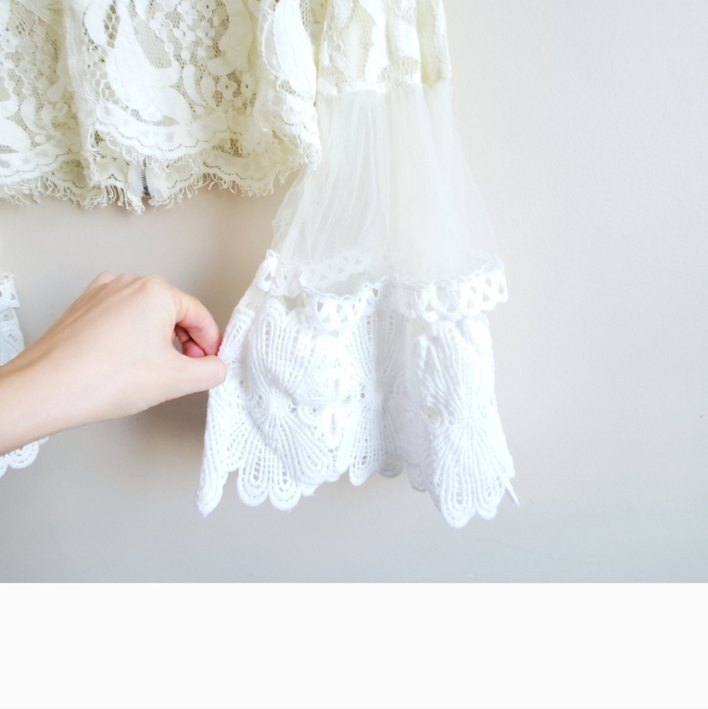 Lace Crop Top with Tulle Bell Sleeves Chelsea size small  like new without tag - Picture 6 of 12